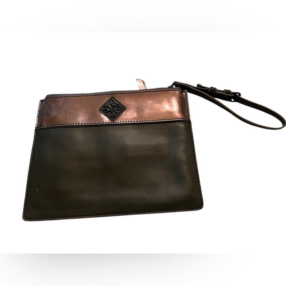 Simply Vera Vera Wang Black/ Bronze Metallic Wristlet